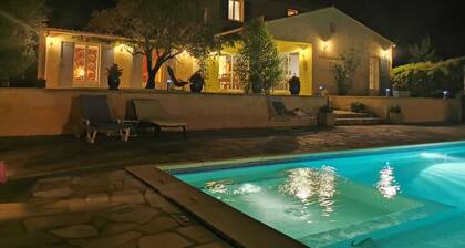 Bastide Provençale de 220m2,sansvis à vis Avec Piscine sur un Terrain de 10000m2