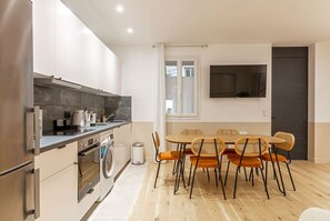 Fridge, microwave, oven, coffee/tea maker
