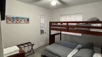 3 bedrooms, iron/ironing board, WiFi, bed sheets