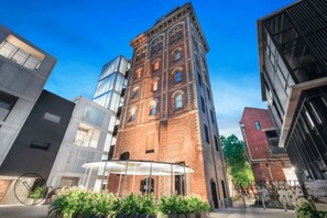 Exterior - Art Deco Apt with Skyline Views (Collingwood)