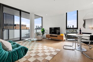 TV - Art Deco Apt with Skyline Views (Collingwood)