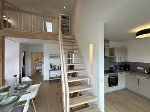 Kylskåp, mikrovågsugn, ugn och spishäll
