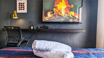 1 Schlafzimmer, Zimmersafe, Schreibtisch, Bügeleisen/Bügelbrett