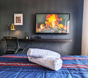 1 Schlafzimmer, Zimmersafe, Schreibtisch, Bügeleisen/Bügelbrett