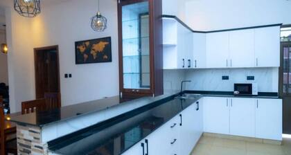 Maison D'hôtes Moderne Avec une vue sur le Parc National des Gorilles Mgahinga!