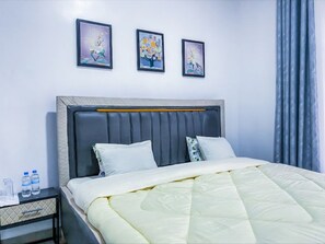 4 Schlafzimmer, Bügeleisen/Bügelbrett, Bettwäsche