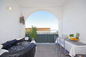 屋外ダイニングエリア