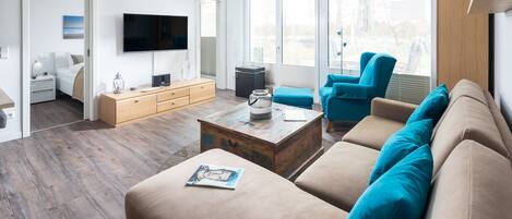 TV, fireplace, stereo