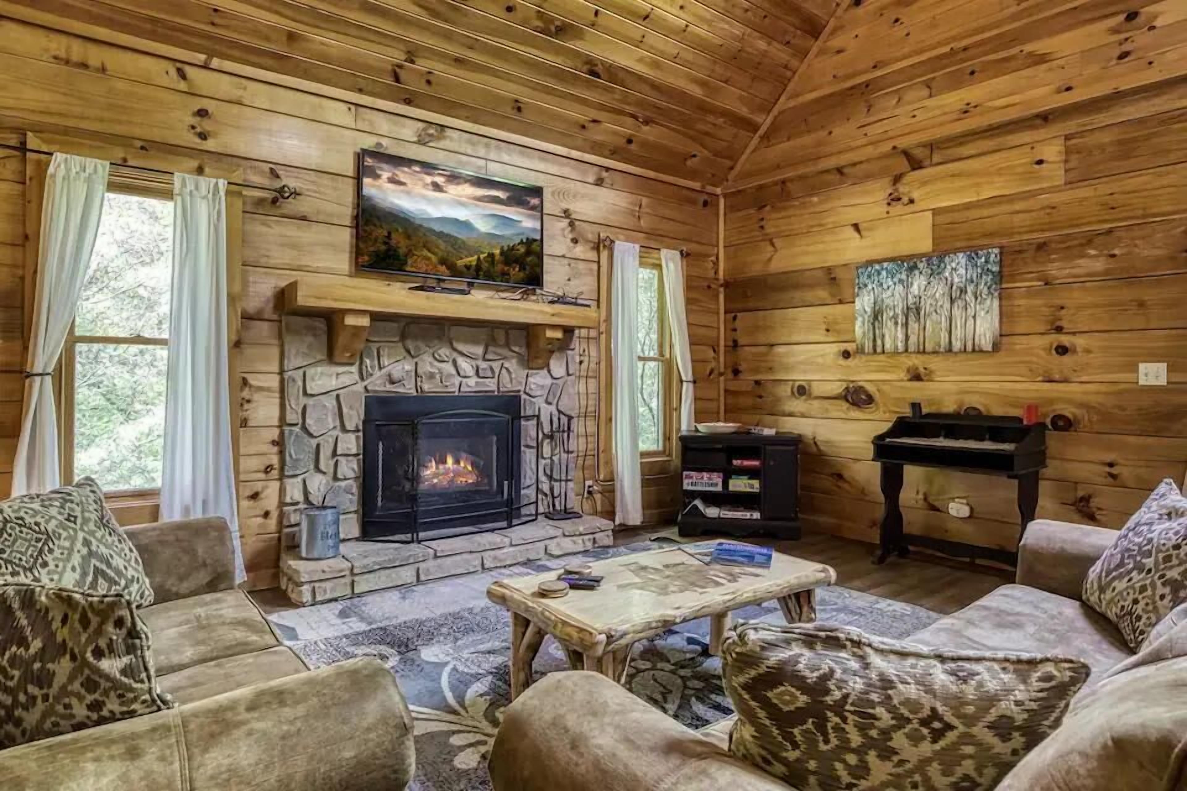 Televisión, chimenea, oficina