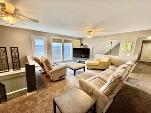 TV, fireplace, foosball - Hummingbird Hideaway (Branson)