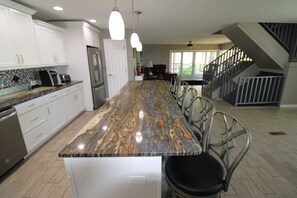 Dining - Hummingbird Hideaway (Branson)