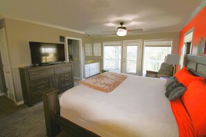 7 bedrooms, desk, iron/ironing board, free WiFi - Hummingbird Hideaway (Branson)