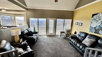 Télévision, cheminée, baby-foot