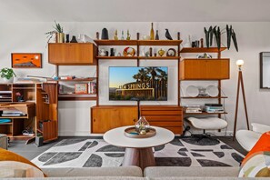 Fernseher, Bücher, Arbeitsbereiche, Drucker