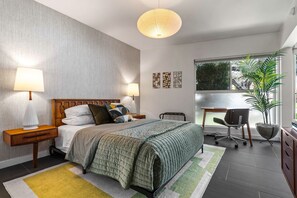 2 habitaciones, escritorio, tabla de planchar con plancha y wifi 