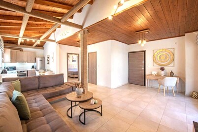 Stunning and spacious apt in Athens