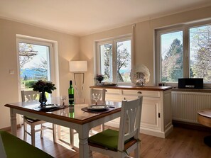 Dining - Ferienwohnung Weinberg Idyll II - Panoramablick zum Bodensee (Lindau (Bodensee))