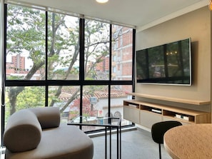Téléviseur, bureau