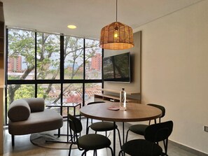 Dining - w* | Amazing 2BR w/ Stylish Deco in Laureles (Medellín)