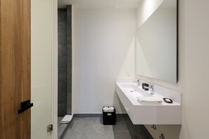 Bruser, hårtørrer, håndklæder