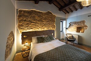 2 bedrooms, travel crib, free WiFi, bed sheets