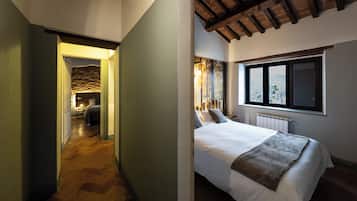 2 bedrooms, travel crib, free WiFi, bed sheets