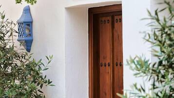 Comfort Double or Twin Room | Laptop workspace, free cots/infant beds, free WiFi, bed sheets