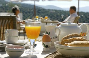 Petit déjeuner buffet compris tous les jours