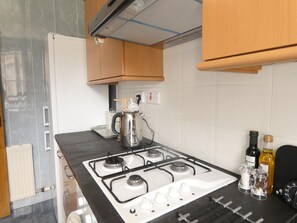 Appartamento | Cucina privata | Frigorifero, microonde, forno, piano cottura