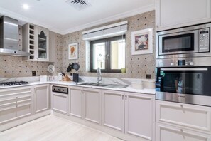 Køleskab, mikrobølgeovn, ovn, opvaskemaskine