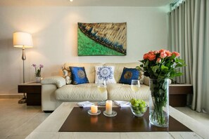 Smart TV - Grand Venetian Beachfront Condo (Puerto Vallarta)