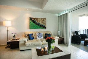 Smart TV - Grand Venetian Beachfront Condo (Puerto Vallarta)