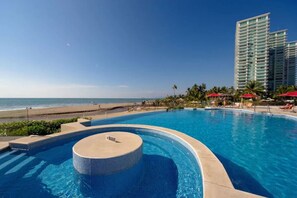Pool - Grand Venetian Beachfront Condo (Puerto Vallarta)