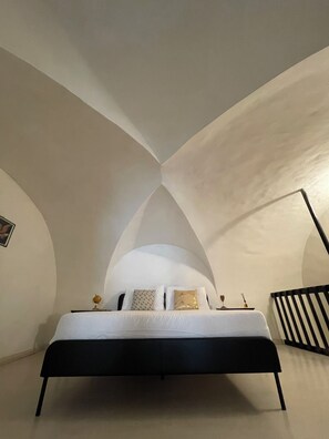 1 slaapkamer, een strijkplank/strijkijzer, gratis wifi, beddengoed