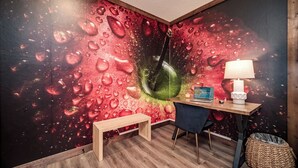A room with a desk, chair, and a lamp. - Work & Stay | Free Parking | Simple Comfort (Prescott)