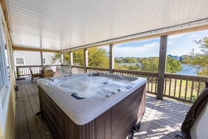 Terrace/patio - LakeFront home with Kayak and Stand Up Paddle board, 3 Bikes! (Corolla, NC)