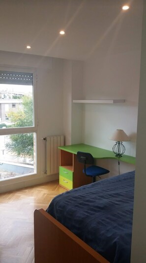 1 soverom, strykejern/-brett, wi-fi (inkludert) og sengetøy