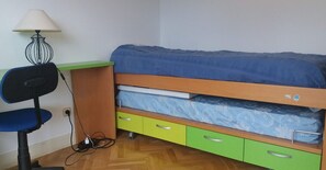 1 chambre, fer et planche à repasser, Wi-Fi gratuit, draps fournis