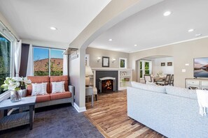 Unclassified image, 2 of 43, button