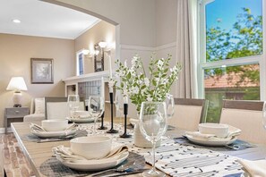 Dining - Queen Anne Charm Near Tech Hubs & Entertainment (Seattle)