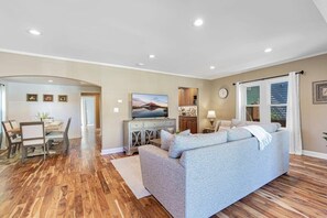 Unclassified image, 3 of 43, button