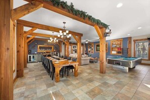 Unclassified image, 5 of 44, button