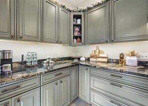 Fridge, microwave, oven, stovetop - The Lodge at Branch Pond (Ellsworth)