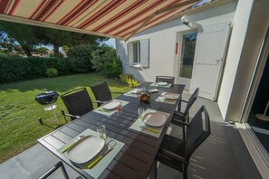 Outdoor dining - Villa Le Clos de la Grange Oléron (Dolus-d'Oléron)