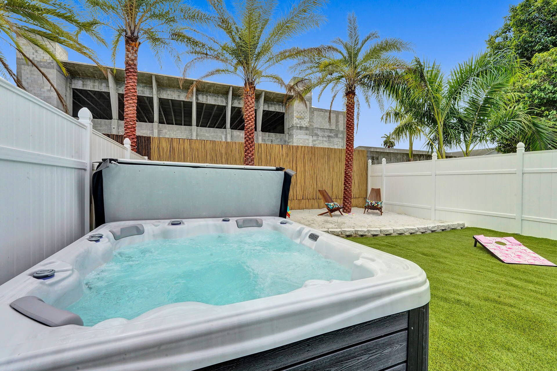 Bañera de hidromasaje al aire libre