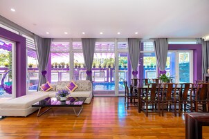 Signature Villa | Living area