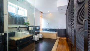 Signature Villa | Bathroom