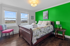 5 bedrooms, desk, iron/ironing board, travel crib