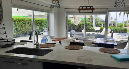 Exclusive Oceania 3 bd/3ba w Private Pool and Terrace! Prime 2026 dates available!