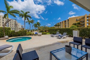 Outdoor spa tub - Exclusive Oceania 3 bd/3ba w Private Pool and Terrace! Prime 2026 dates available! (Oranjestad)
